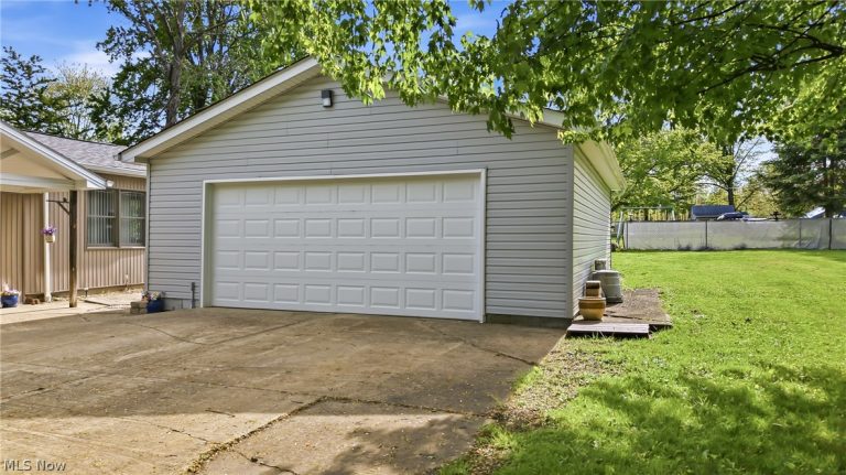 3635 Homewood Avenue, Hubbard, OH - Photo 4