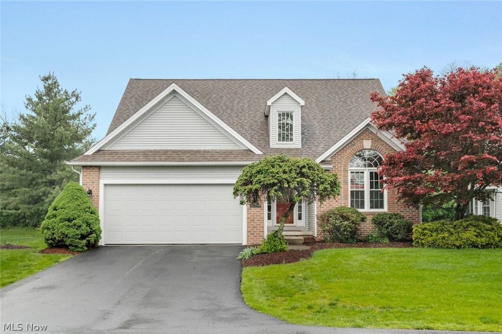 90 Lake Pointe Circle, Canfield, OH