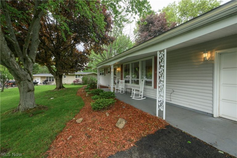 324 Lynn Circle, Canton, OH - Photo 3