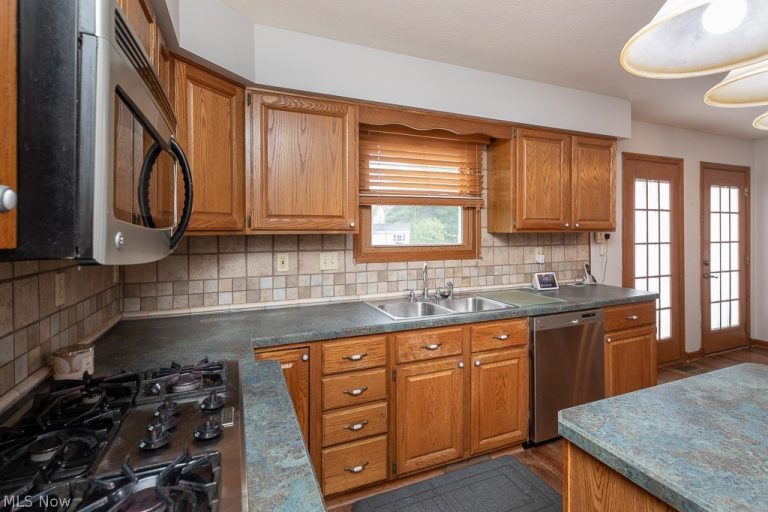 595 Montgomery Drive, Brunswick, OH - Photo 8