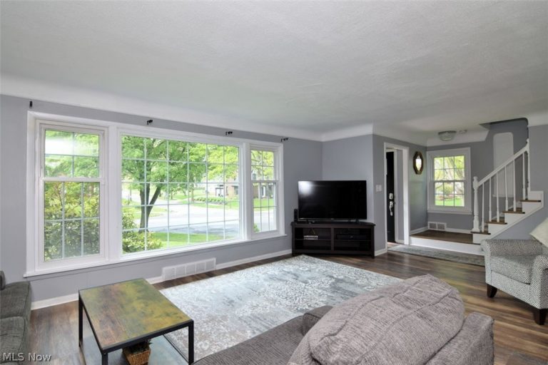 17407 Lomond Boulevard, Shaker Heights, OH - Photo 5