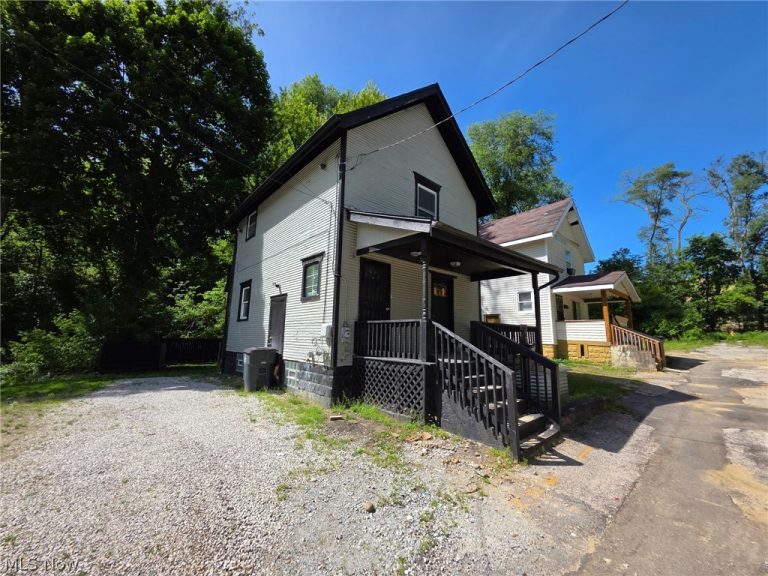 392 Bailey Court, Akron, OH - Photo 2