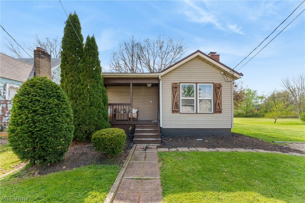 4025 Paumier Avenue, Louisville, OH