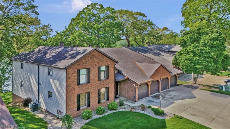1819 Harbour Circle, Canton, OH - Photo 5