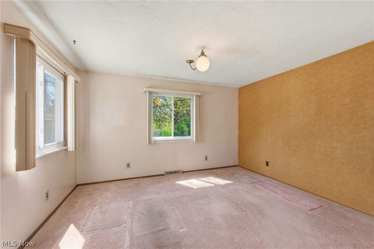 8230 Reed Avenue, Garfield Heights, OH - Photo 5
