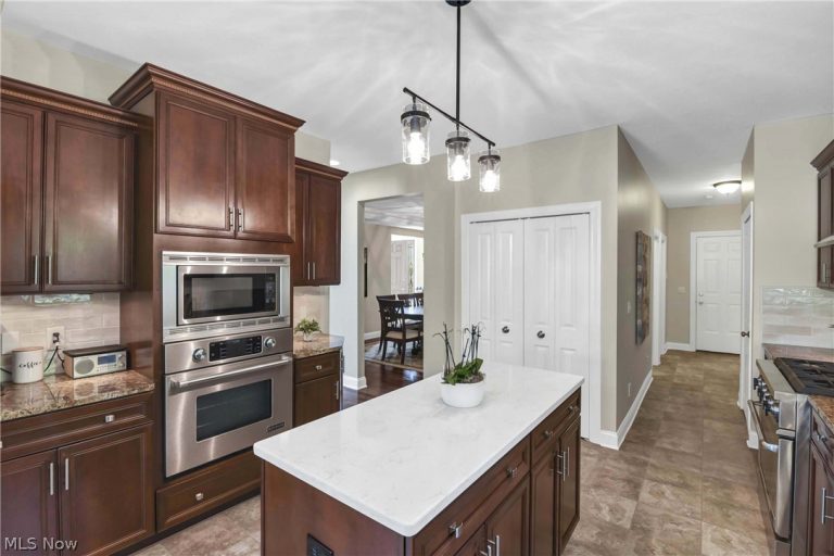 9000 Crooked Creek Lane, Broadview Heights, OH - Photo 4