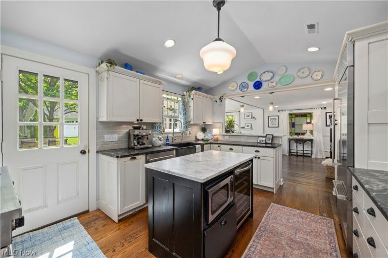 25547 Lake Road, Bay Village, OH - Photo 5