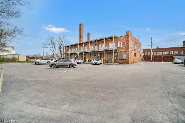 18621 Saint Clair Avenue, Cleveland, OH - Photo 3