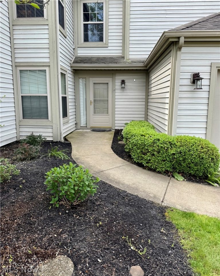 156 Spinnaker Drive, Columbiana, OH - Photo 2
