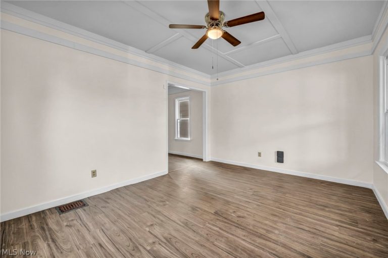 1023 Washington Avenue, Lorain, OH - Photo 5