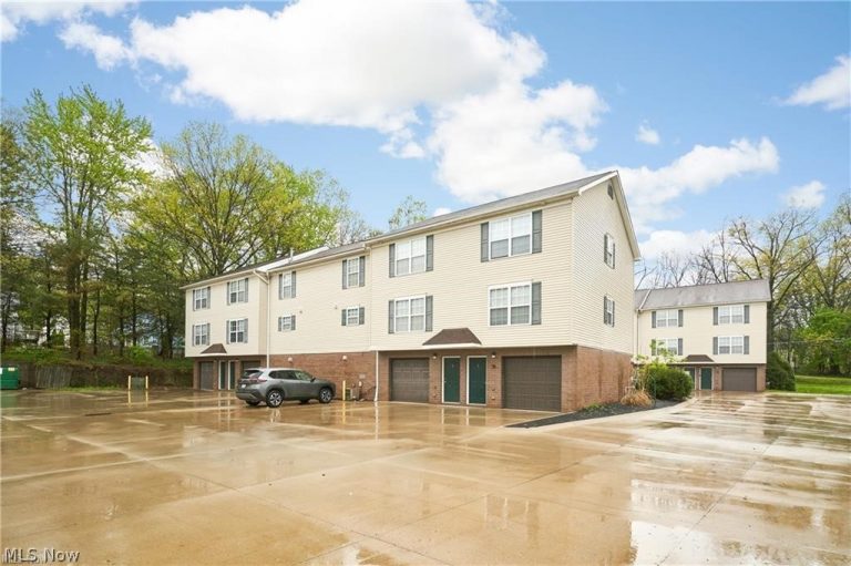 2067 Newberry Street, Cuyahoga Falls, OH, 44221