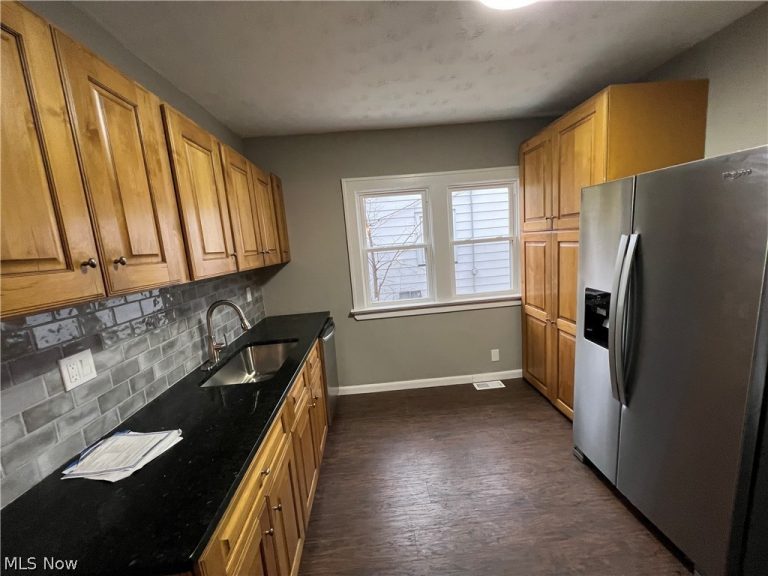 3569 147th Street, Cleveland, OH - Photo 8
