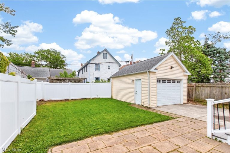 1553 Rockway Avenue, Lakewood, OH - Photo 5