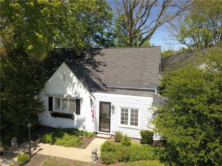 14661 Hillbrook Lane #4, Chagrin Falls, OH - Photo 2