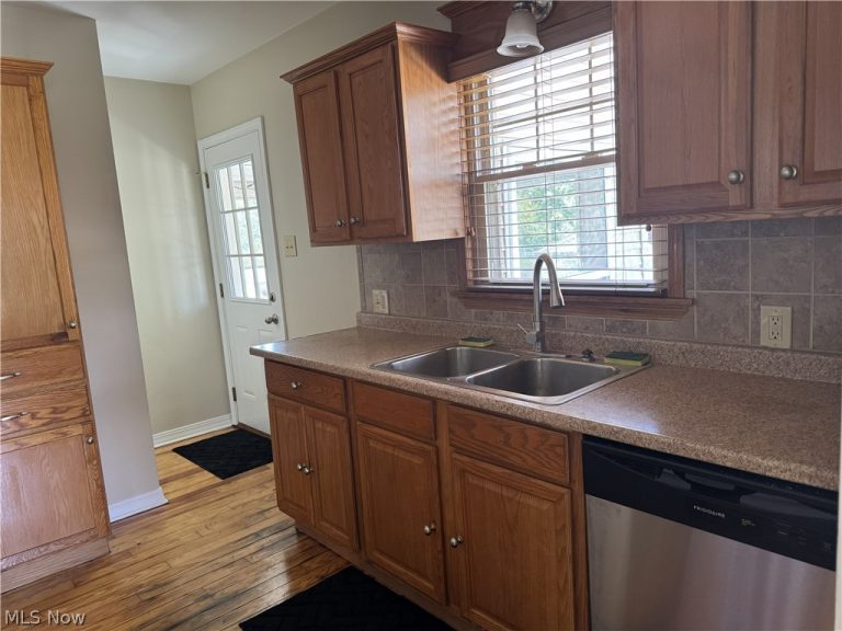 204 Baird Avenue, Barberton, OH - Photo 6