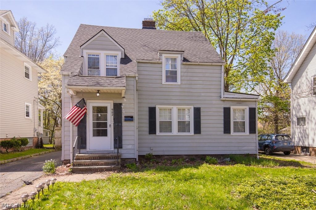 982 Roanoke Road, Cleveland Heights, OH