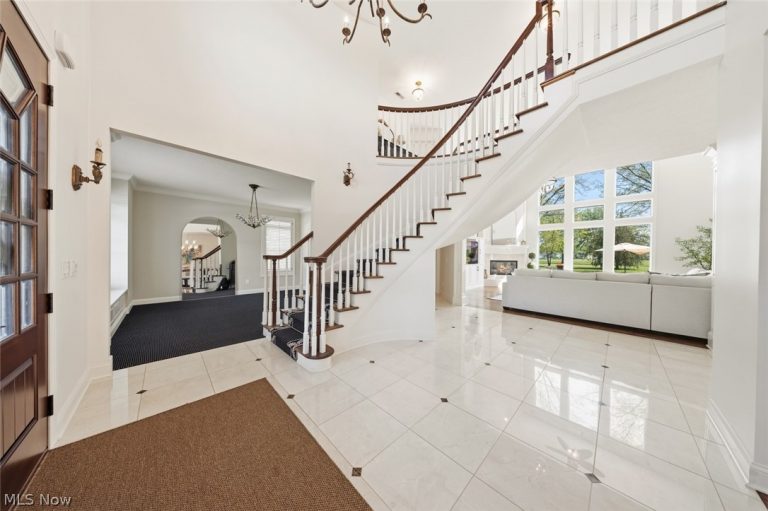 32461 Legacy Pointe Parkway, Avon Lake, OH - Photo 3