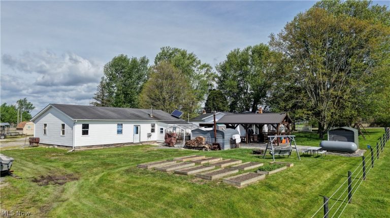 2393 Kinsman Road Northwest, North Bloomfield, OH - Photo 8