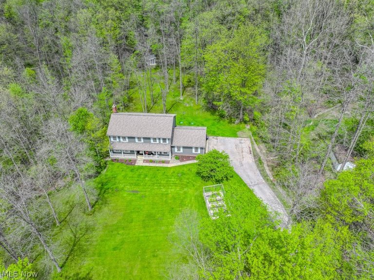 16730 Brigadoon Drive, Chagrin Falls, OH - Photo 2