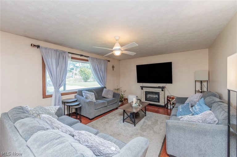 19157 Howe Road, Strongsville, OH - Photo 3