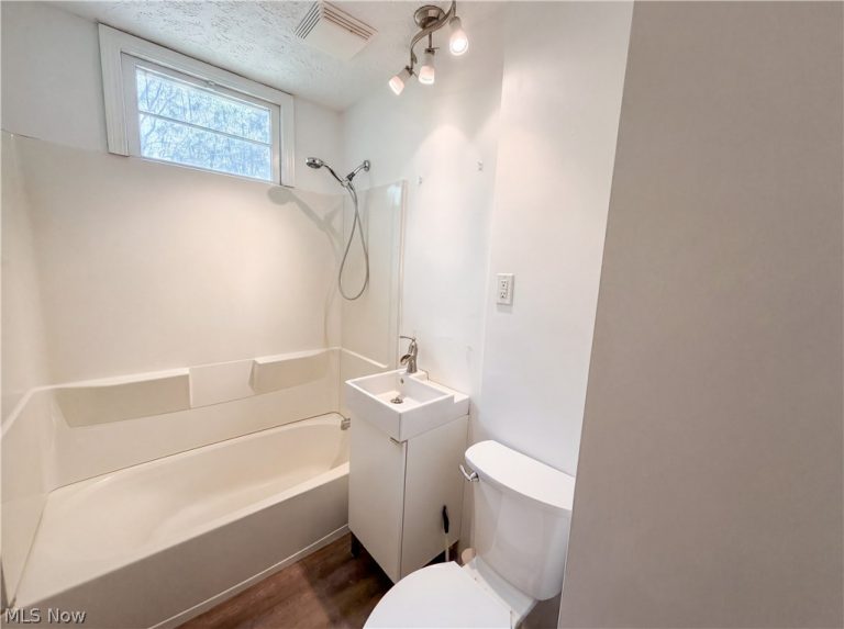 1064 Munroe Falls Kent Road, Kent, OH - Photo 6