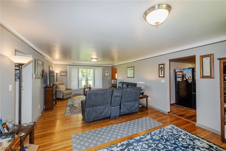 1055 Twilight Drive, Seven Hills, OH - Photo 3