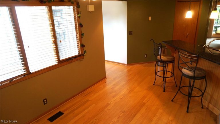 16801 Orchard Grove Drive, Middleburg Heights, OH - Photo 4