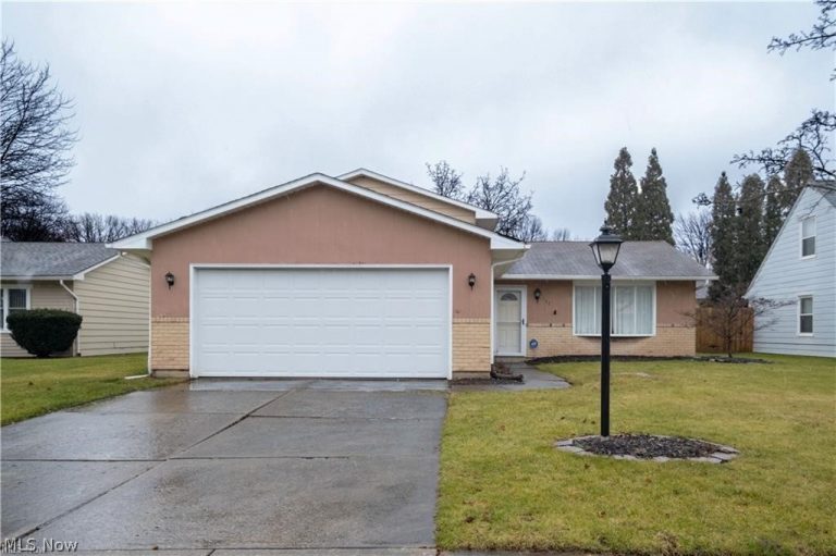 157 Hemlock Drive, Elyria, OH - Photo 2