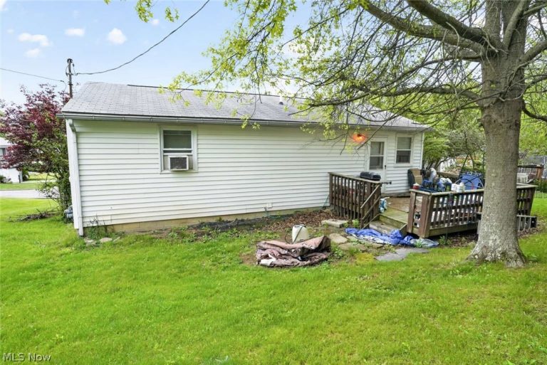 112 Locust Lane, St Clairsville, OH - Photo 2