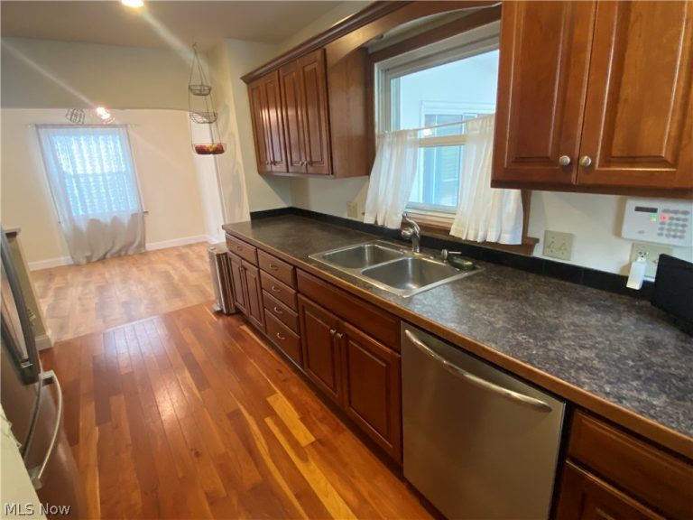 355 Dresden Avenue, Akron, OH - Photo 8