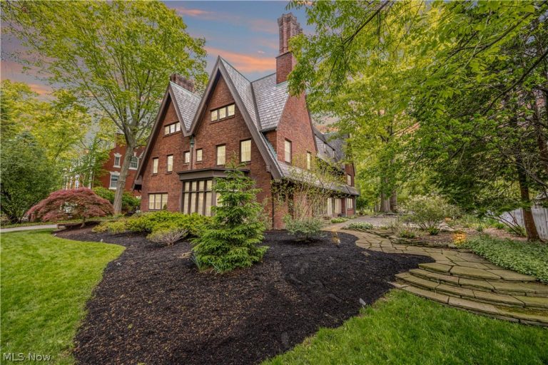 3085 Fairmount Boulevard, Cleveland Heights, OH, 44118