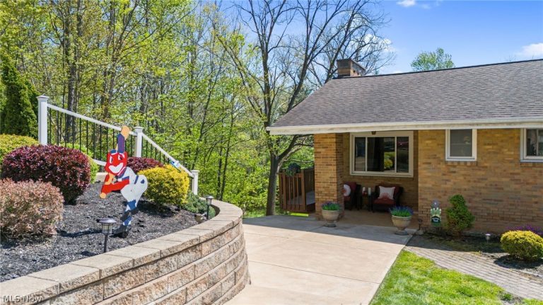12977 Pleasant Valley Road, Parma, OH - Photo 3
