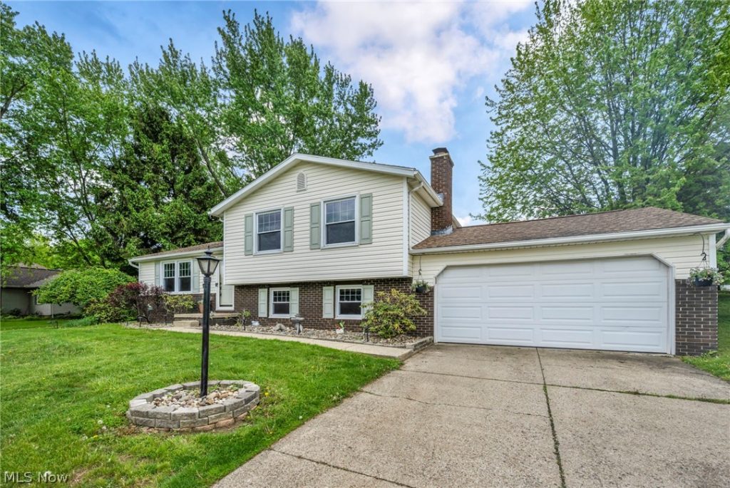 1044 Tumbleweed Street, Uniontown, OH