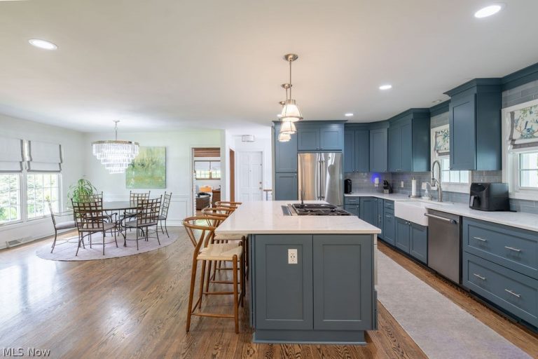 537 Coy Lane, Chagrin Falls, OH - Photo 3