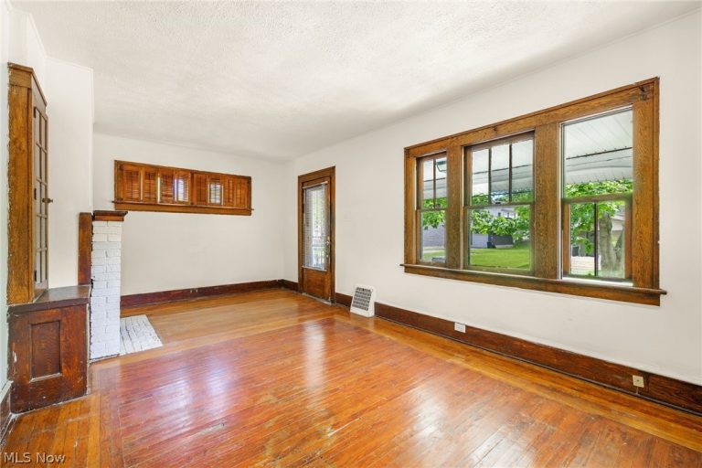 1390 Curtis Street, Akron, OH - Photo 6