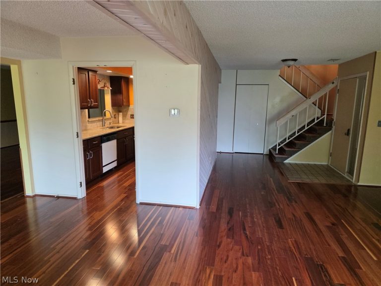 879 Hampton Ridge Drive, Akron, OH - Photo 6