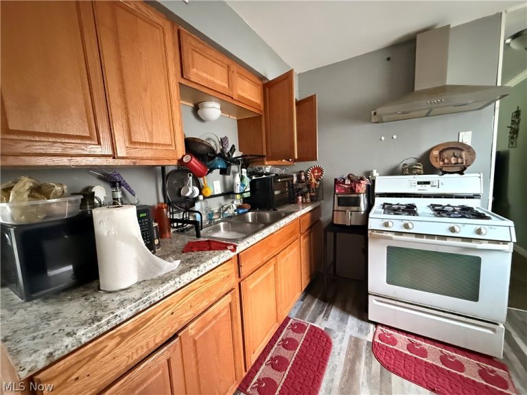 215 Dalepark Drive #1, Bedford, OH - Photo 4