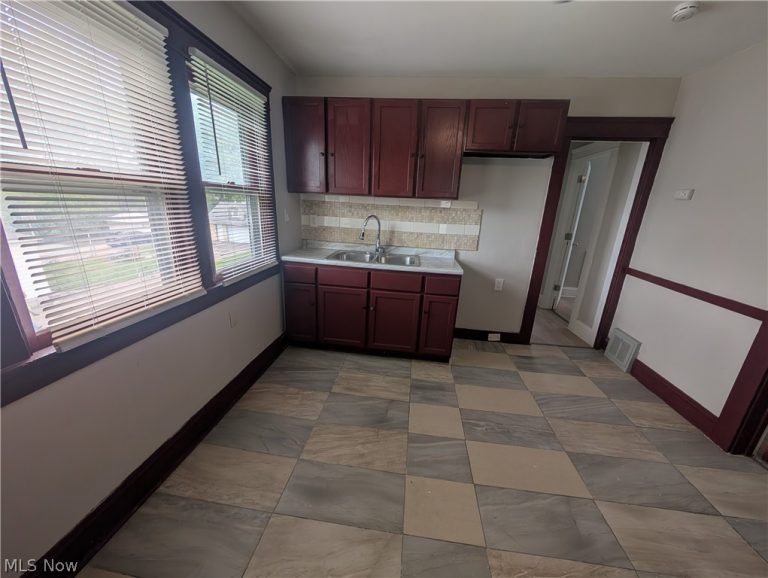 7515 Ottawa Road, Cleveland, OH - Photo 8
