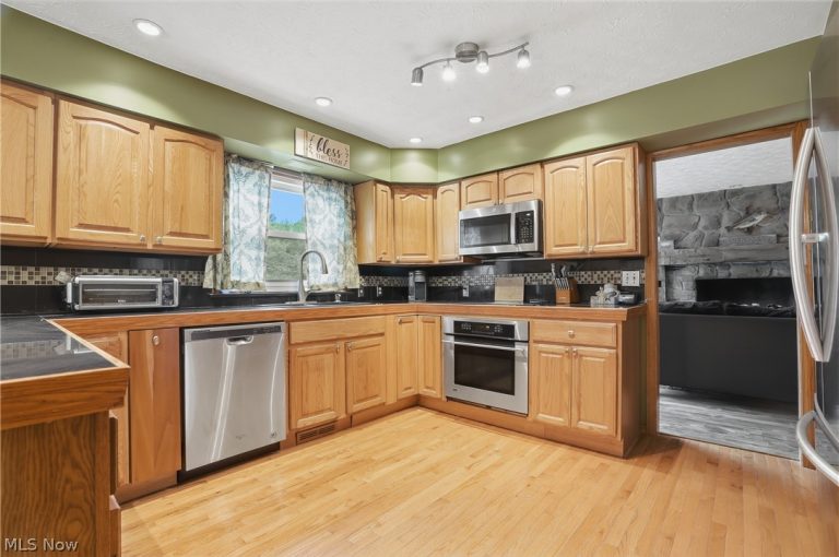 2697 Newton Tomlinson, Newton Falls, OH - Photo 5