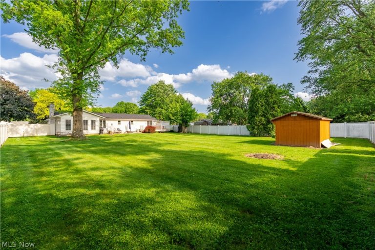 8263 Winterwood Avenue, North Canton, OH - Photo 3