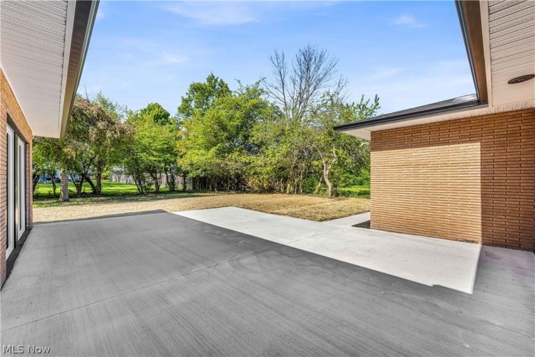 1982 Edenhall Drive, Lyndhurst, OH - Photo 5