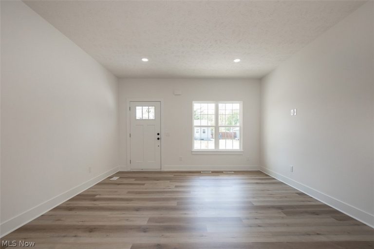 259 Courtland Boulevard, Eastlake, OH - Photo 2
