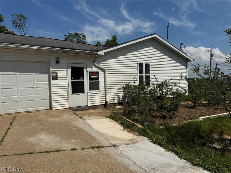 1195 Mitchells Lane, Marietta, OH - Photo 2