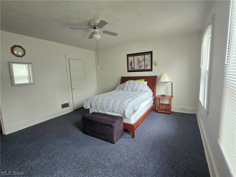 2446 Vestal Road, Youngstown, OH - Photo 8