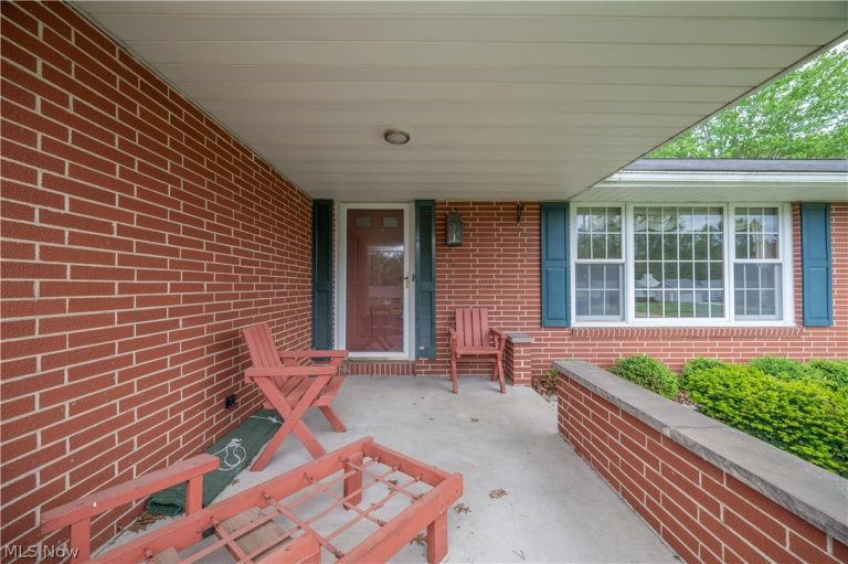 1498 Brantford Drive, Youngstown, OH - Photo 3