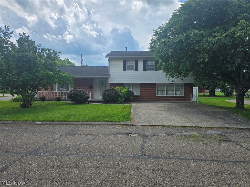 206 5th Street, Williamstown, WV