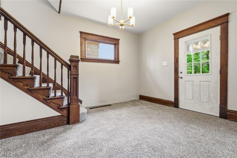 1387 Seneca Avenue, Alliance, OH - Photo 8