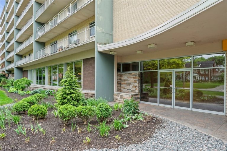 10301 Lake Avenue #325, Cleveland, OH - Photo 2