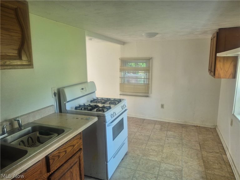 1306 Madison Avenue, Lorain, OH - Photo 6