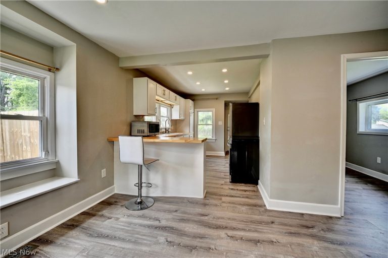 1624 Breiding Road, Akron, OH - Photo 8